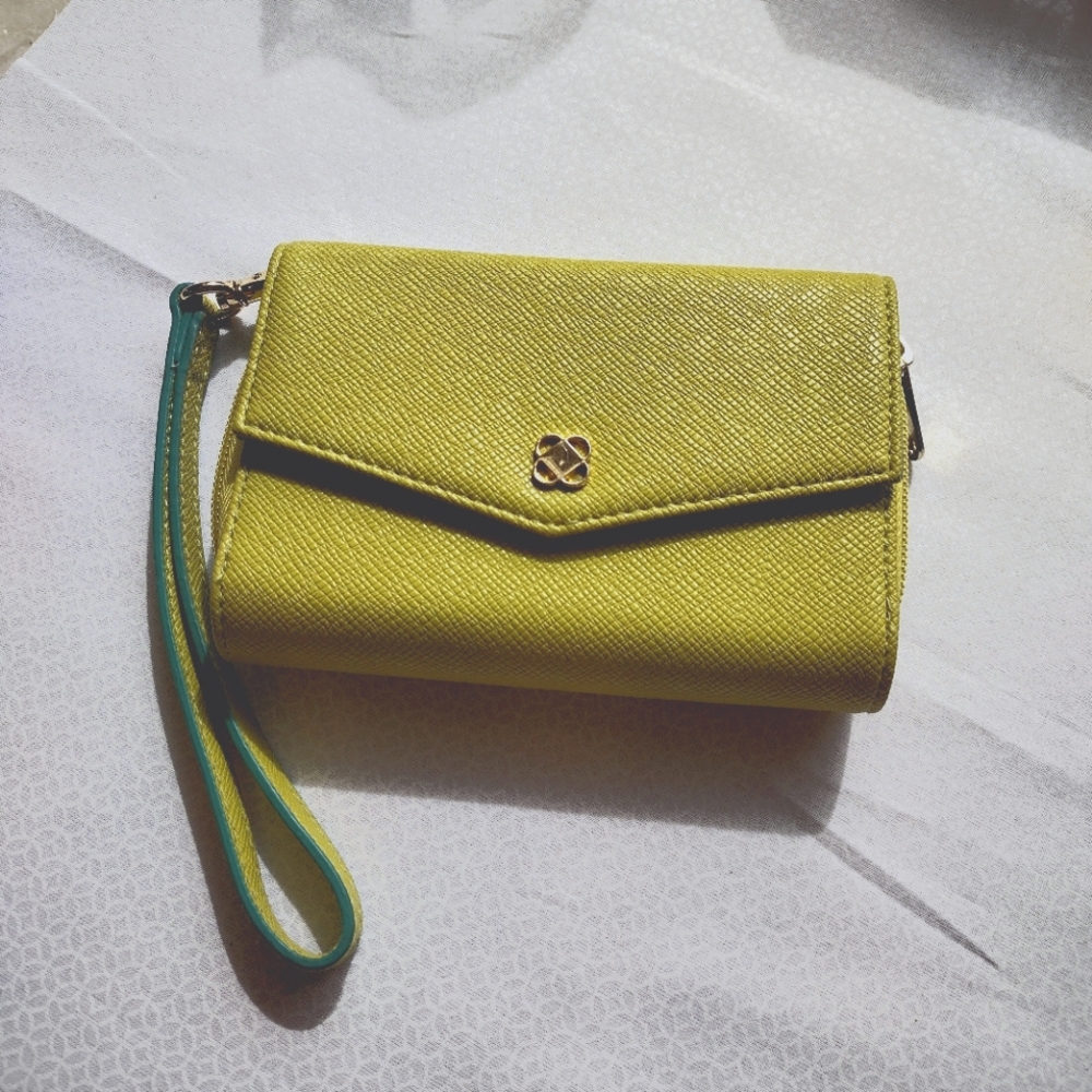 Miche Chartreuse Phone Wallet "Callie"